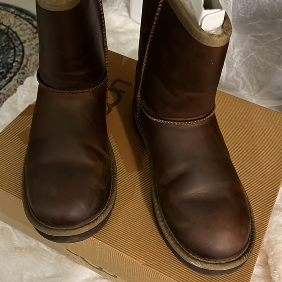 Ugg short leather brown boots - Picture 2 of 4